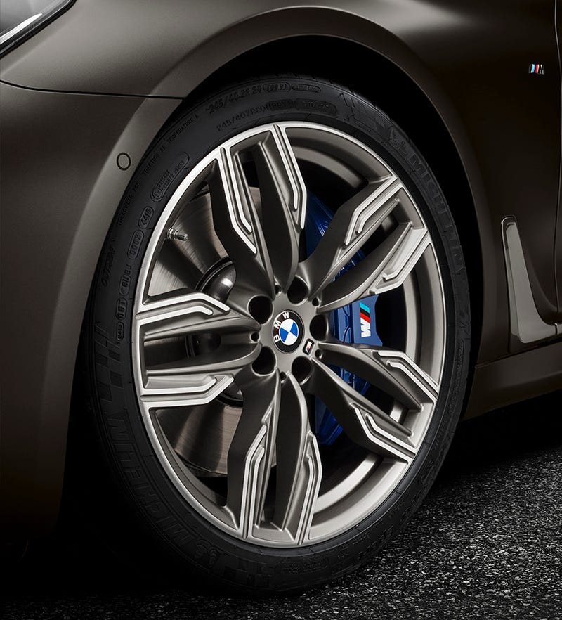 M760Li xDrive: This Is BMW's New Flagship