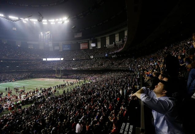 The Best And Most Surreal Photographs From The Power Outage At The Superdome