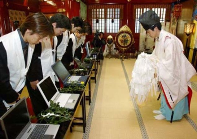 Tokyo Shrine Blesses Computers from BSoDs