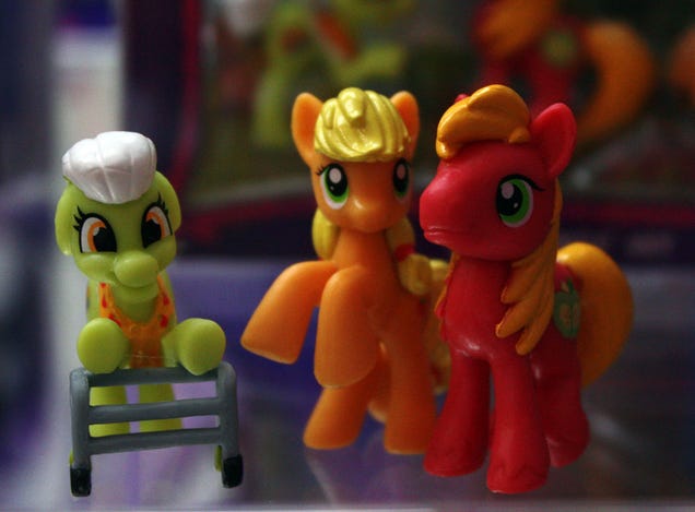 The Most Sensational Sights (and Best Things to Buy) on the Comic-Con Floor