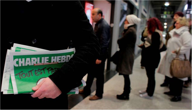 Colas en Francia para comprar la edición especial del Charlie Hebdo