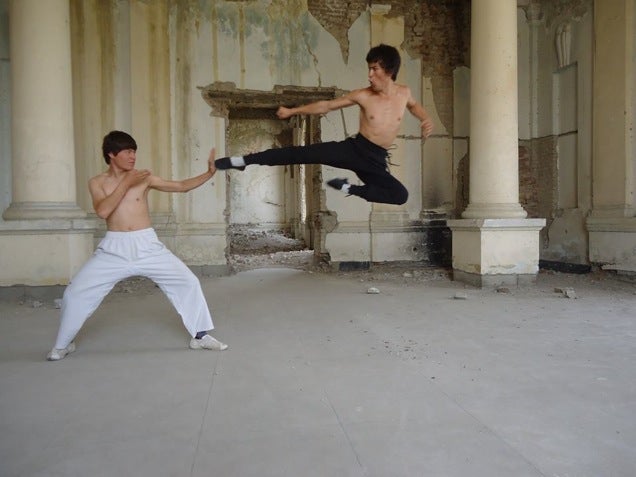 Damn, This Afghan Guy Looks Like Bruce Lee 