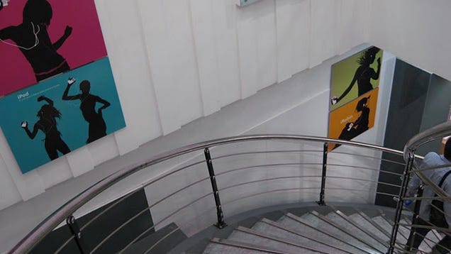 Fake Chinese Apple Store Looks Amazingly Real