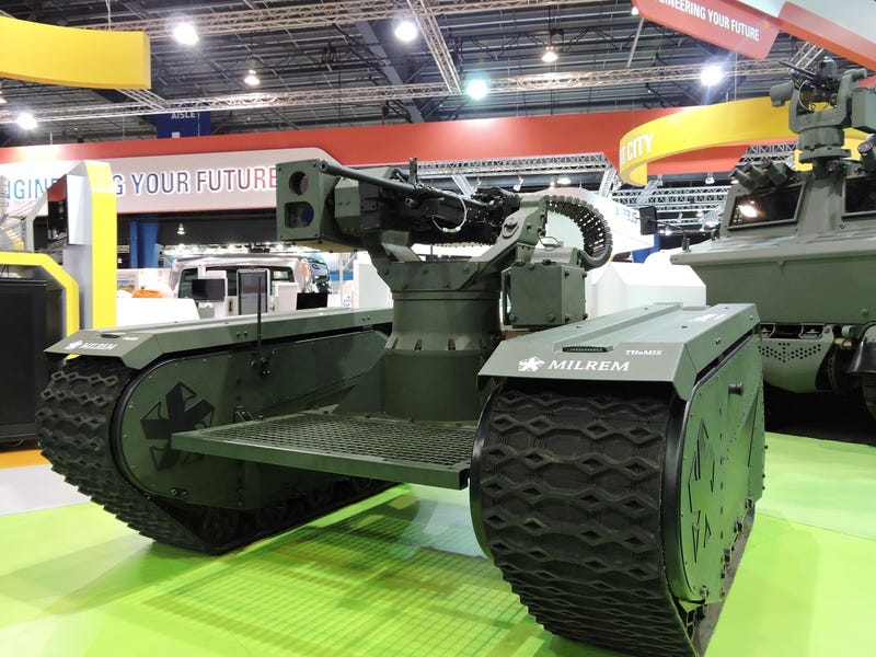 Shape-Shifting Mini Tank Transforms Into an Infinite Number of Vehicles