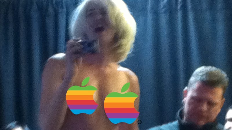 NSFW: Crazy Stoned Woman Goes Topless at Apple Store