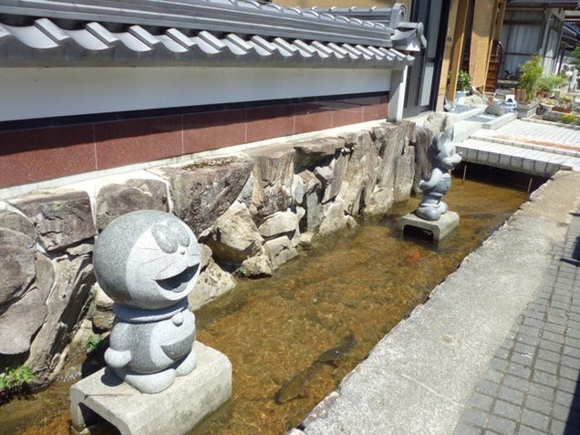 Japan's Cute and Nerdy Stone Statues Will Delight You