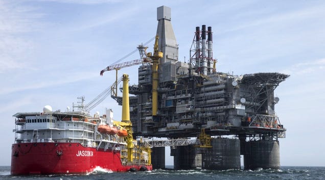 This 200,000-ton titan is now the largest oil rig in the world