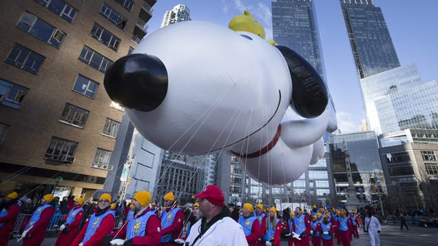 It takes 90 people to wrangle a Macy's Thanksgiving Day Parade balloon