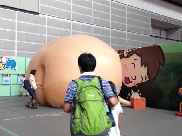 Enter a Huge Butthole in Japan