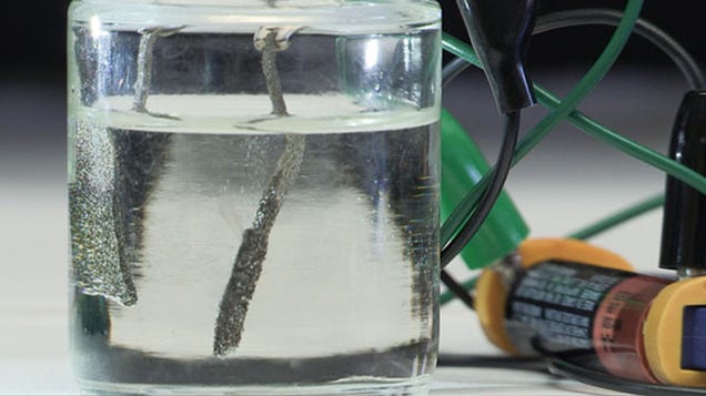 photo of Scientists Pulled Hydrogen From Water Using an AAA Battery image