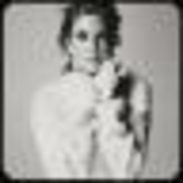 Shannon Elizabeth Needs Help