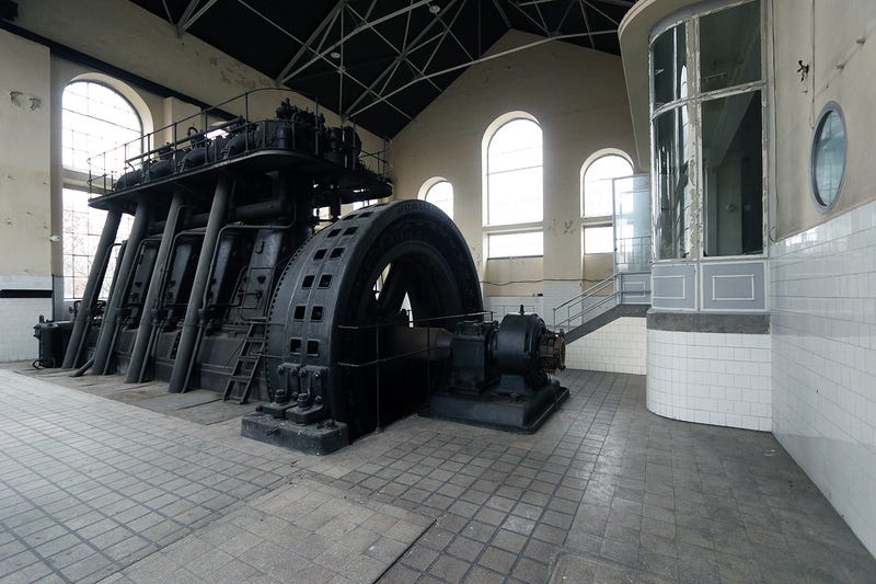 This Dieselpunk Shrine Hides a Century-Old, Fully Operational 800 HP Motor 