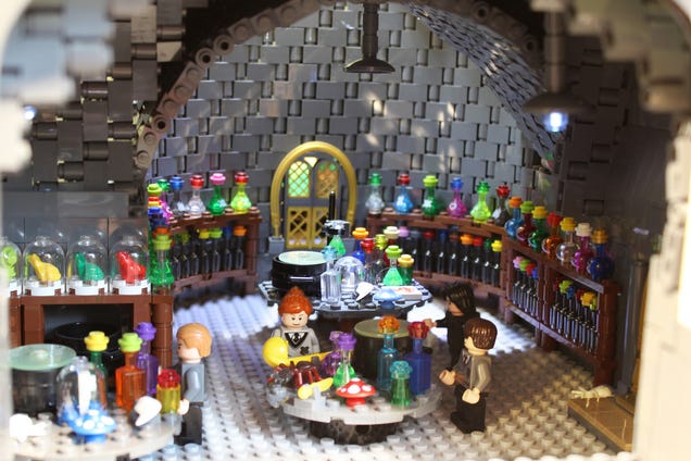 Hogwarts Comes To Life In This Incredible 400,000-Brick LEGO Diorama