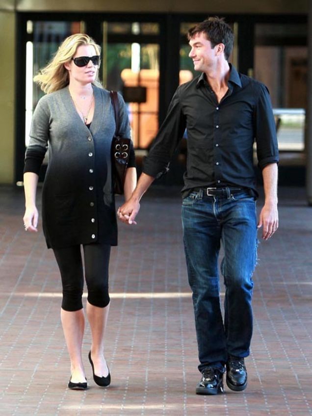 Jerry O'Connell Cannot Believe His Pregnant Wife's Optical Illusion