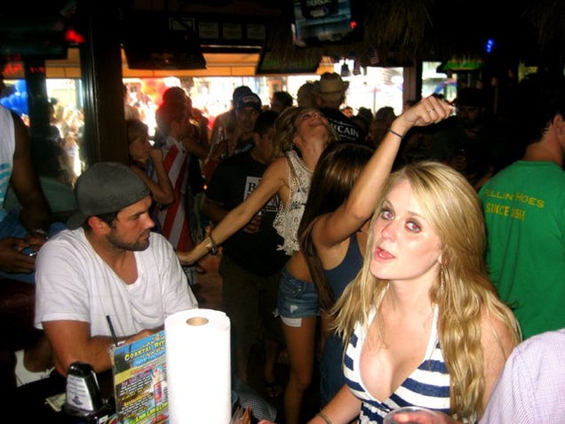Hey Look, More Photos Of Matt Leinart Hanging Out With Party Girls!