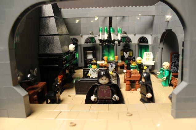 Hogwarts Comes To Life In This Incredible 400,000-Brick LEGO Diorama