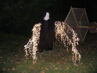 Star Wars made entirely out of scarecrows wins best Halloween lawn on this Earth