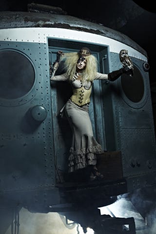 Top Model does Steampunk, thinks Steampunk means "Owl"