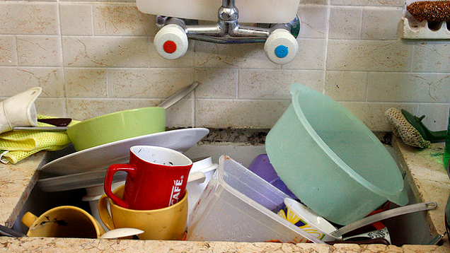 Tackle Dirty Dishes in Small Sessions with the “One Soapy Sponge” Rule