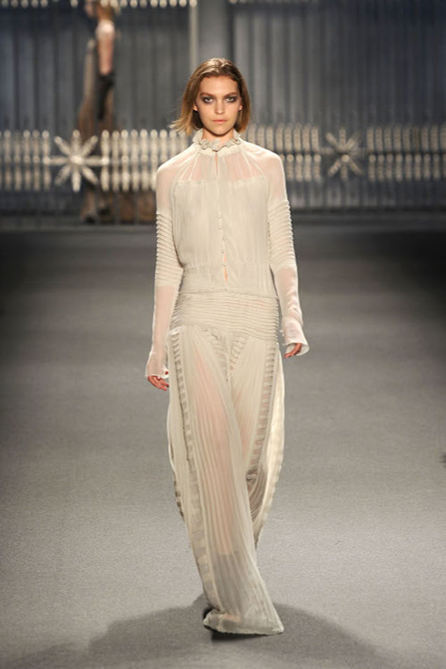 Vera Wang Makes Pleat Pleat Music