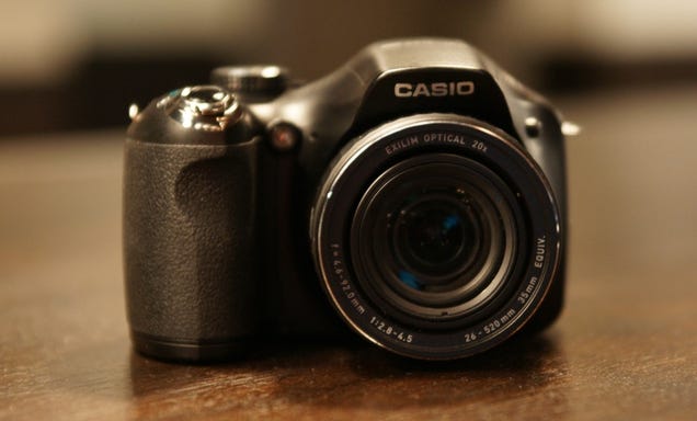 Casio EX-FH20 Budget Super Slow-Mo Camera Lightning Review