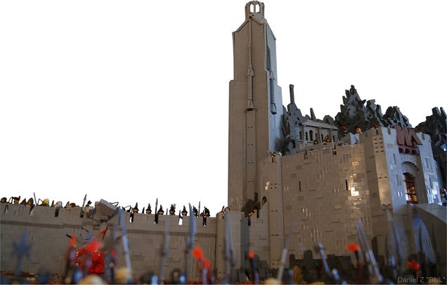 At Dawn, Look to the East for This Incredible Lord of the Rings LEGO Diorama