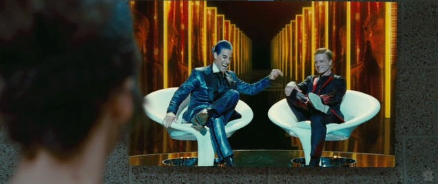 Hunger Games Screencaps: Wall of Fire, Love Triangle of Doom!