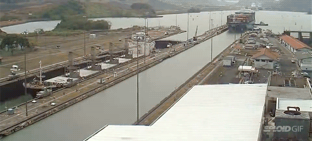 The mesmerizing traffic of the Panama Canal in a fascinating time lapse