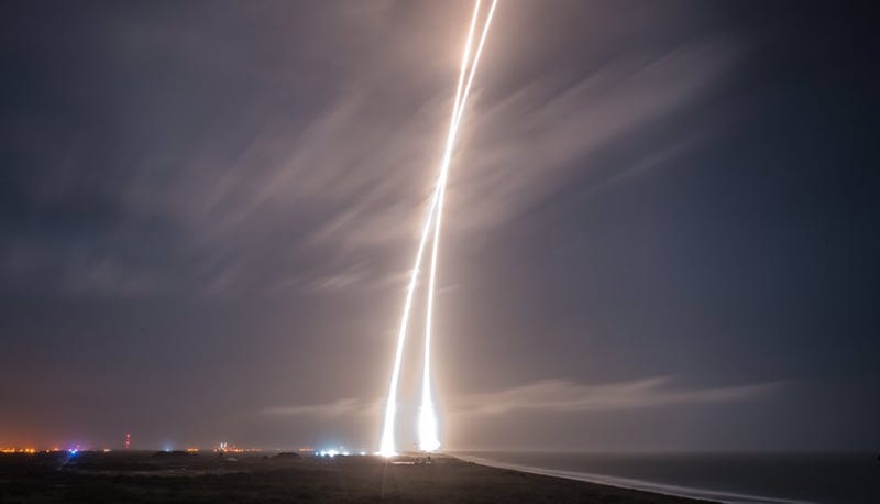 Las mejores fotografías del Falcon 9 y su aterrizaje histórico
