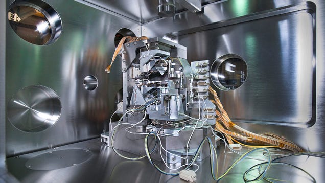 You'd Never Guess That This Space-Age Gadget Was a Microscope