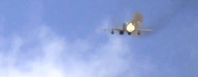 Incredible video of a Syrian airplane shooting straight at a cameraman