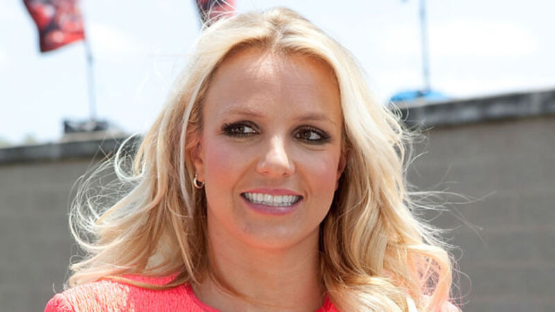 Kristen Stewart Unfairly Chastised for Jerking Off Two Guys at Once