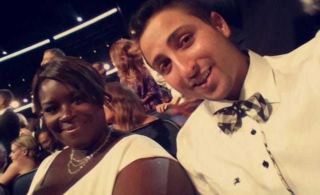 Retta's Annoying Seat Filler Keeps Tweeting Annoying Fat Jokes At Her