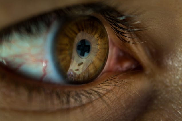13 Images Reflected In Someone's Eye