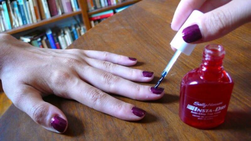 How to Give Yourself A Shabby Chic Antique Manicure