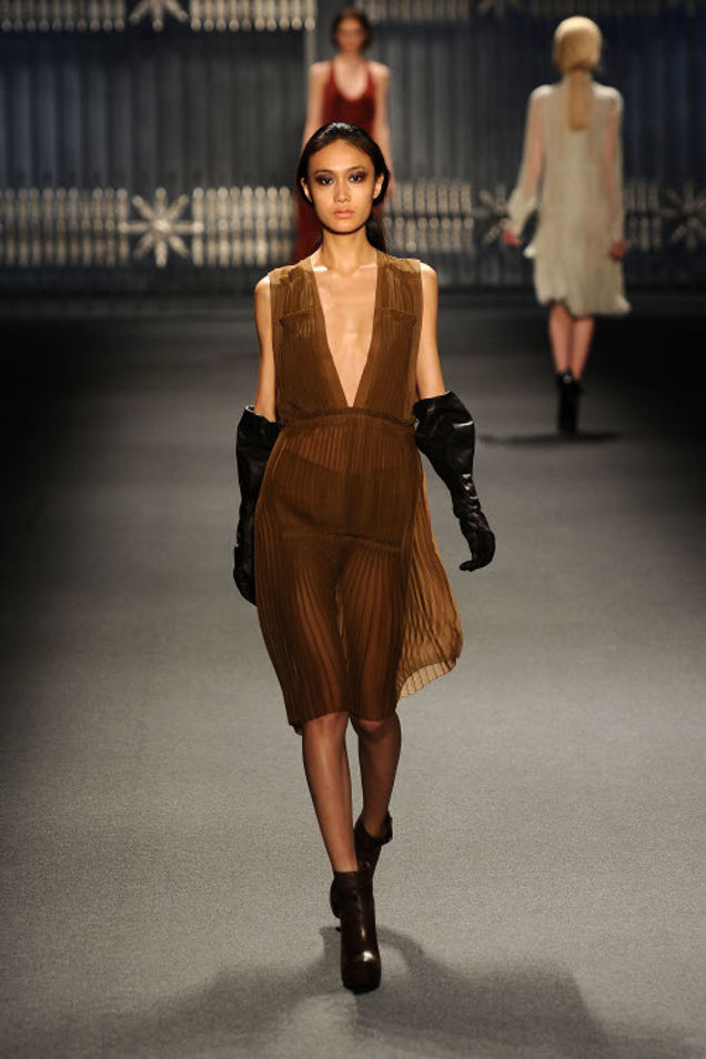 Vera Wang Makes Pleat Pleat Music