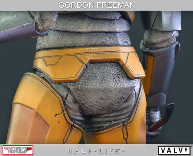 Giant 20-Inch Gordon Freeman Statue Keeps Headcrabs Off Your Bookshelf