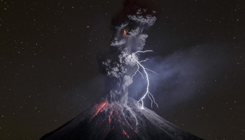 Las mejores fotos de prensa de 2015 muestran la cara más brutal del hombre y la naturaleza