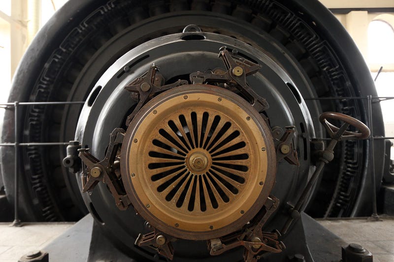 This Dieselpunk Shrine Hides a Century-Old, Fully Operational 800 HP Motor 