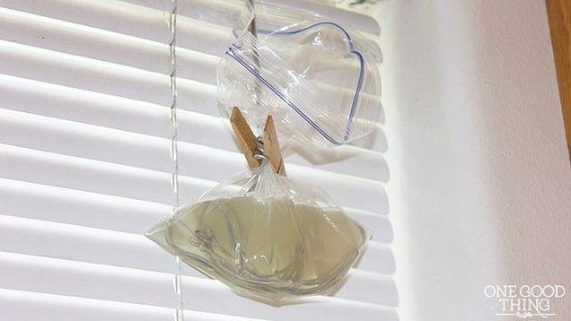 Clean the Cord of Window Blinds With a Liquid Pack