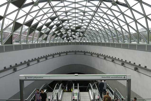 La nueva línea de metro de Budapest es un psicodélico viaje de diseño 656038491034175305