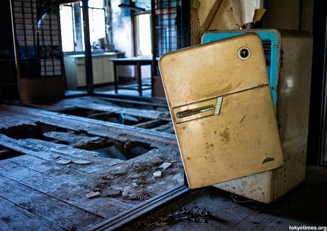 This Modern Japanese Ruin Would Make a Fascinating Computer Game