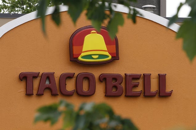 Taco Bell Owners Sued For Forcing Workers to Give Fake Money as Change