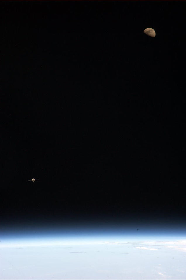 Awe-Inspiring Pictures Taken from the ISS as the New Year Begins