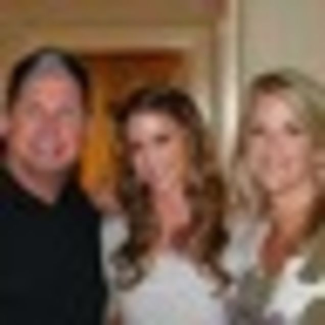 Shannon Elizabeth Needs Help