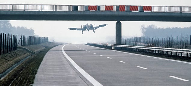 A-10 Thunderbolt lands in German highway