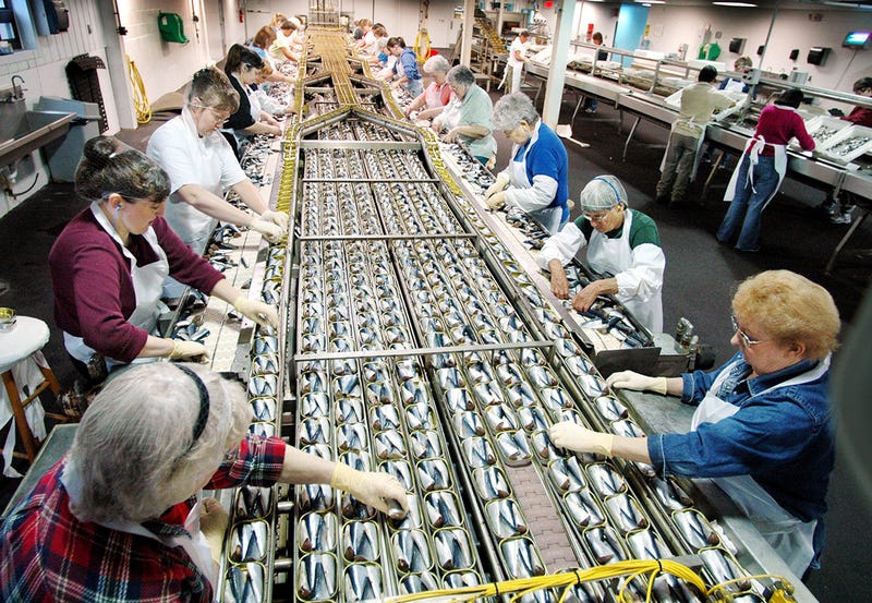 The Evolution of Canned Food and Drink In 38 Pictures