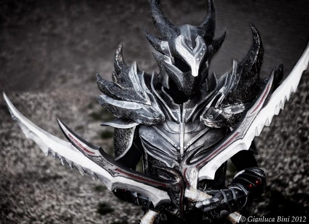 Real Man Becomes Walking Horror Inside Skyrim's Daedric Armour