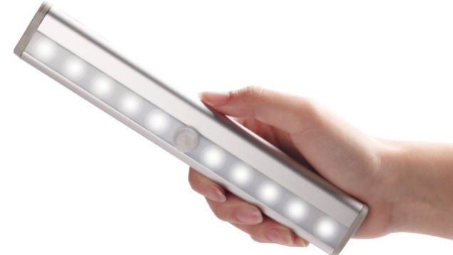 iPhone 6 Battery Case for $30, Inflatable Hot Tub, and More Deals