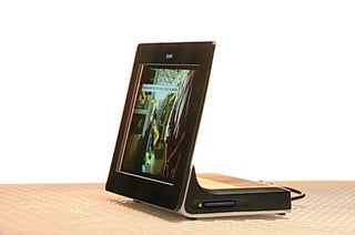 Kodak Wireless OLED Picture Frames Boast 30,000:1 Contrast Ratio